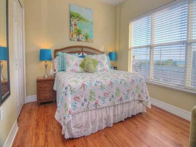 Great Two Bedroom Steps from Maderia Beach